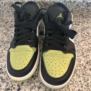 Air Jordan 1 Low SE ‘Vivid Green Snakeskin’